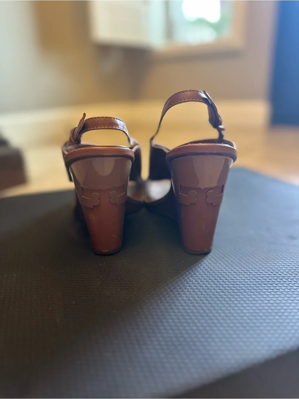 Tory Burch Tan Leather Crisscross Slingback Sandals Size 7.5
